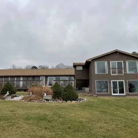 Spacious Bayside Retreat in Door County. All the views and not the traffic.
