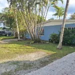 Lagoon shaped pool home with private back yard! - 2つ星