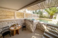 Mako Sea & Suites - Hot Tub