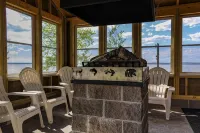 River Rock Cottage Is Located On The Shore Of Lake Superior On Chequamegon Bay. - 3-Star