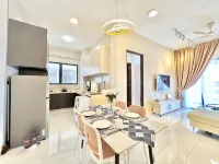 Kingsbay Danga Bay Country Gardens by Luxecocoo CK - Pet friendly