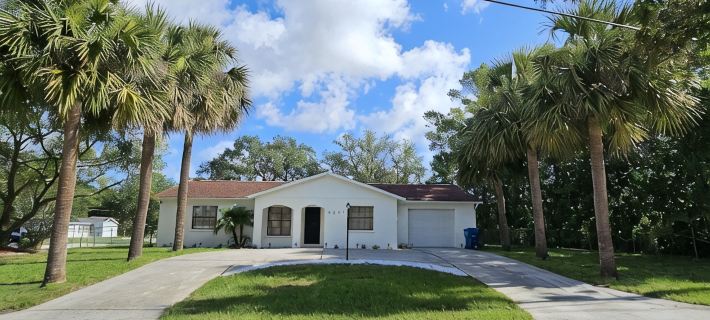 Adventure Coast Oasis - Heated Pool, Fenced Yard Hotels in Spring Hill