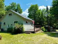2 bedroom private custom built home with loft. - Homestays