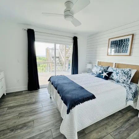 Fully Renovated Oceanfront - Private Beach Access - Dog Friendly - Sleeps 8