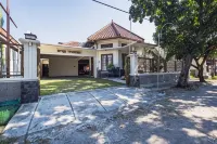 Griya Truntum Sharia Guesthouse - Vila
