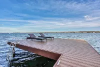 Enjoy swimming/boating in the lake, Fall Foliage, Wine trail, Skiing and Hiking - Wifi