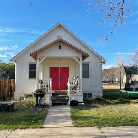 4 bedrooms 3 bath, Tranquil Home, Master suite & Jet tub, Mins from Hot Springs