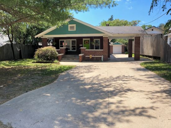 Zylee’s House on Choctaw is just a short walk to downtown Tahlequah.