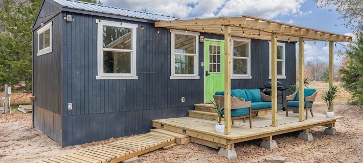 Cozy Cabin in the woods! Queen bed, quiet, peaceful, secluded getaway. Hotels in Hunt County