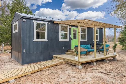 Cozy Cabin in the woods! Queen bed, quiet, peaceful, secluded getaway. - Feriehus