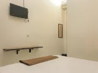 Hotel Lido 88 Sorong Mitra RedDoorz - 주차장