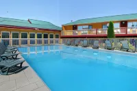 Days Inn by Wyndham Penticton Conference Centre - ที่มีสระว่ายน้ำ