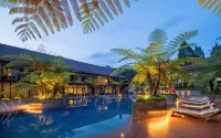 Mikie Holiday Resort & Hotel - parking