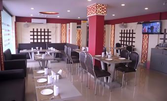 Golden Heaven Hotel - Housity