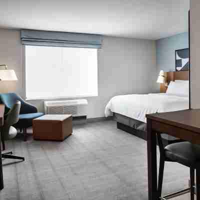 Staybridge Suites Iowa City - Coralville Rooms