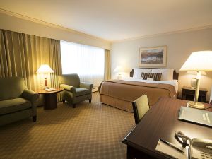 Royal Scot Hotel & Suites