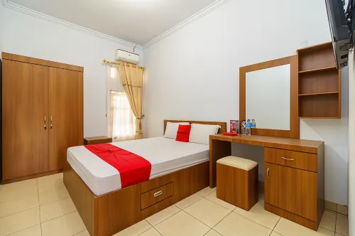 RedDoorz Syariah@Jalan Dr Mansyur Medan Hotels in Padang Bulan Selayang I