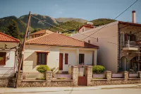 Kalavrita Downtown 3 Bedrm House for 6 Pers by Mps Hotels in Zarouchla