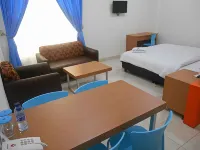 Hotel Familie 2 Metro Hotel dekat Lapangan samber