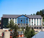 Hampton Inn by Hilton Lead - parking