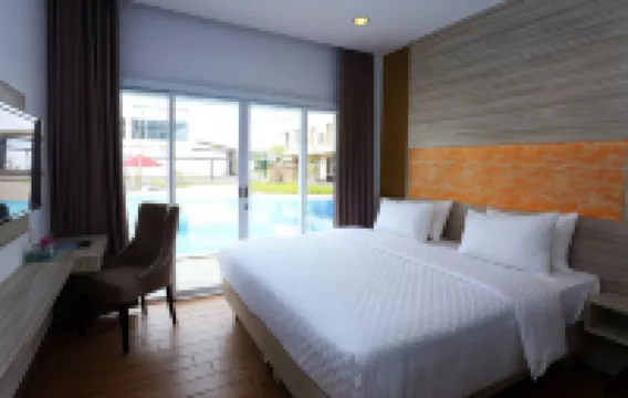 Front One Akshaya Hotel Karawang