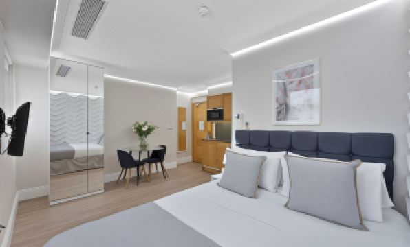 1. 러셀 스퀘어 클..