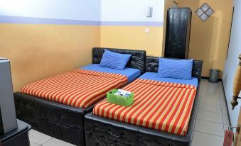 RedDoorz Syariah at Santana Stasiun Kepanjen