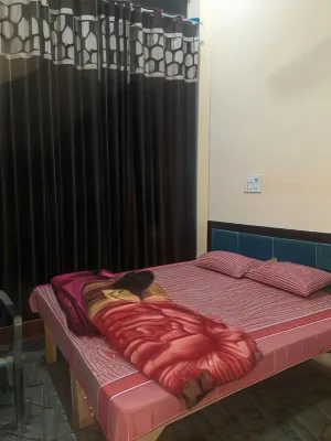 Gopal Sadan Hotel dekat Bankey Bihari mandir darshan Vrindavan