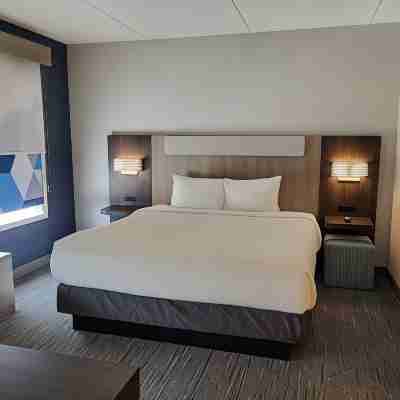 Kitchener Inn & Suites Rooms