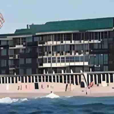 Monterey Tides Hotel Exterior