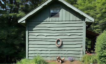 Moore House Inn & Cabins