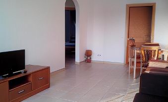 Albufeira 2 Bedroom Apartment 5 Min. from Falesia Beach and Close to Center! H
