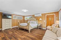 Beautifully Renovated 5 Bedroom Vero Beach 5 Home by RedAwning