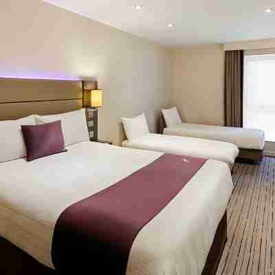 Premier Inn London Brentford Rooms
