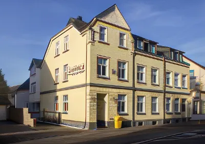 Uhu Gästehaus Superior Hotels near Bauernhausmuseum d. Fam. Clemens