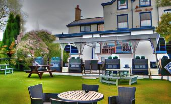 Lion Hotel & Studio Apartments