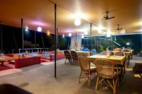 Vintage Beach Resort Hotels in Cola
