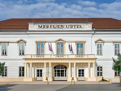 Mercure Szekesfehervar Magyar Kiraly Károlyi címer yakınındaki oteller