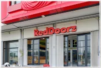 RedDoorz Plus @ Madukoro Raya Semarang Các khách sạn ở West Semarang