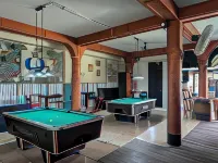 Q-Bar & Guesthouse