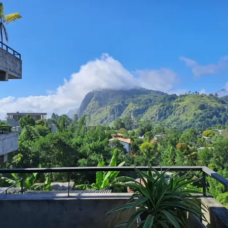 Ella Rawana Den Hotel
