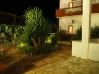 Haris Apartments