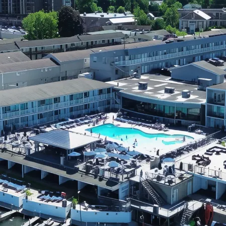 Georgian Lakeside Resort Отели рядом с достопримечательностью «Озеро Лейк-Джордж»