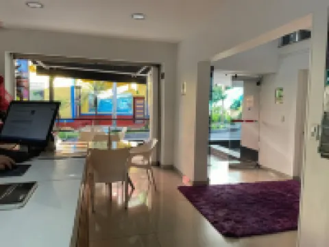 勒拉斯卡萊8號旅館 麥德林酒店