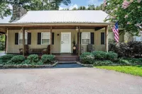 Gunter Lodge-Waterfront on Beautiful Lake Guntersville
