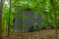 Coolfont 4 Bdrm, Lots of Beds! Cozy Wooded Cottage.