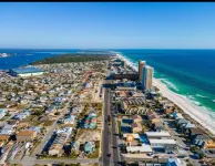 3 Minutes Walk to the Beach, Sunshine Shores Condominiums. Cute, Cozy Condo!