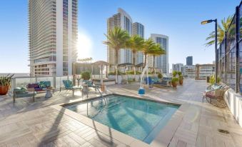Oceanfront Balcony - Amazing Pools - Gym