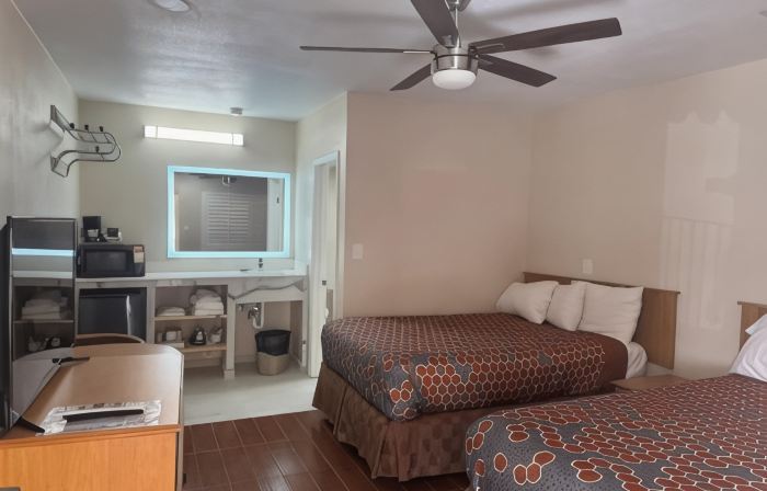 Townhouse Inn and Suites