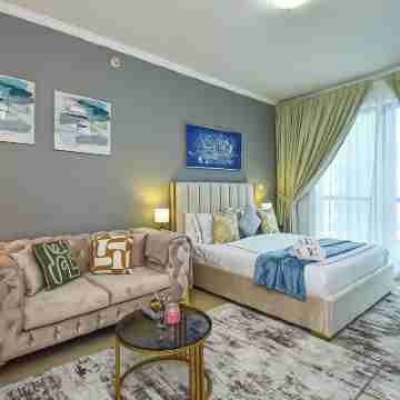 Silver - Modern Studio with Lake View Rooms